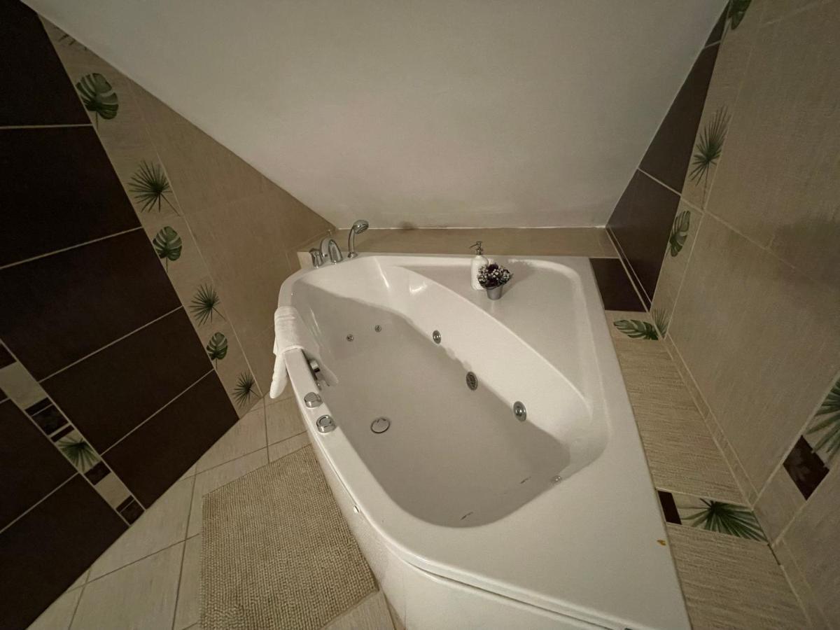 Osielsko Hotel Tyrol I Restauracja Zycie Gruzji المظهر الخارجي الصورة